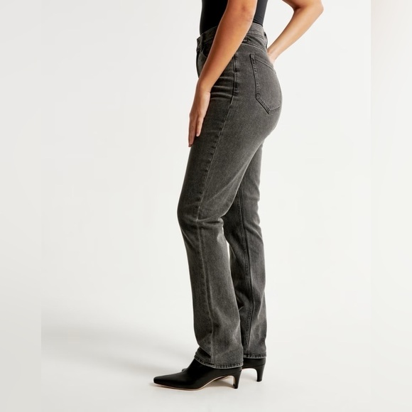 Abercrombie & Fitch Curve Love Ultra High Rise 90s Slim Straight Jean - Picture 3 of 11